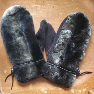 Kenneth Cole Faux Fur Mittens with Pull Strings